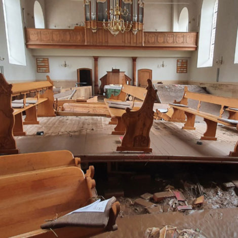 Kirche Gmünd im Kreis Euskirchen-klein Kirche Gmünd im Kreis Euskirchen nach der Flut